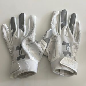 Under Armour F8 Football Gloves adult small